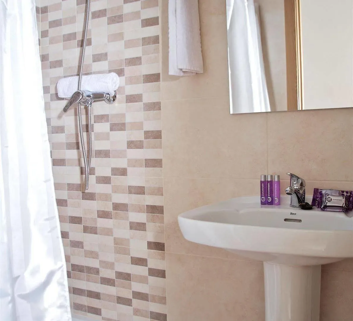 Hostal Agua Alegre Barcelona Apartment