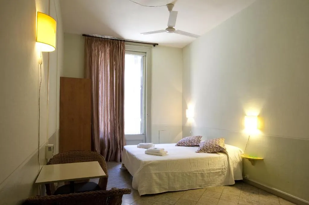 Hostal Agua Alegre Barcelona Apartment